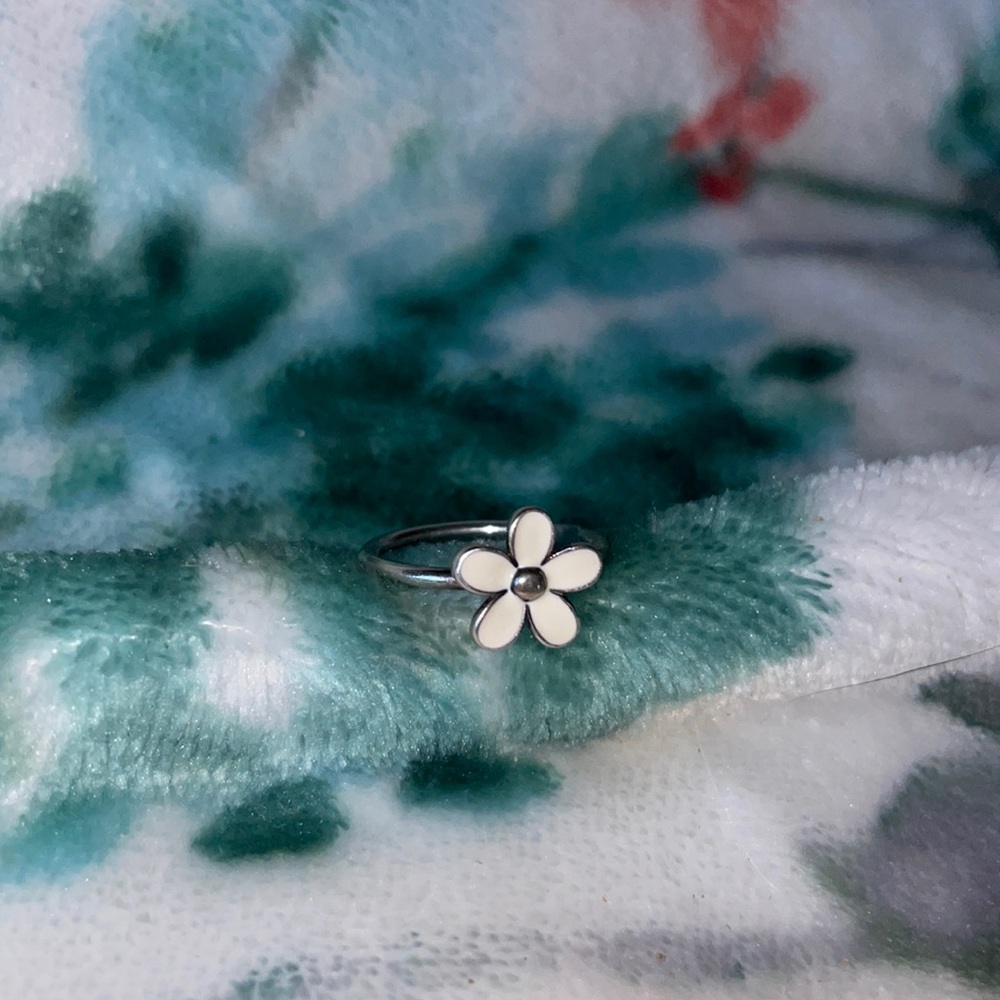 Pandor White Flower Ring